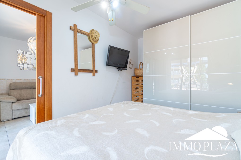 Modern residential apartment, 1 bedroom, large 35m2 south-facing terrace, next to a port and shops! – photo 29
