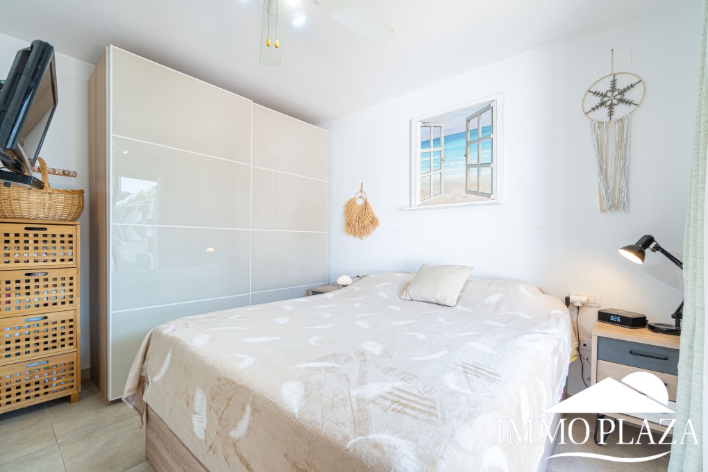 Modern residential apartment, 1 bedroom, large 35m2 south-facing terrace, next to a port and shops! – photo 4