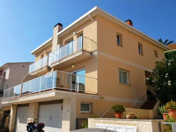 Modern house at 5 min. from the beach and downtown Llança – Costa Brava North