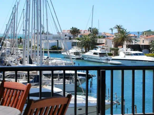 RESERVED: Beautiful luxury apartment located in the Main Port in Empuriabrava – Costa Brava North (option: private parking and storage room)