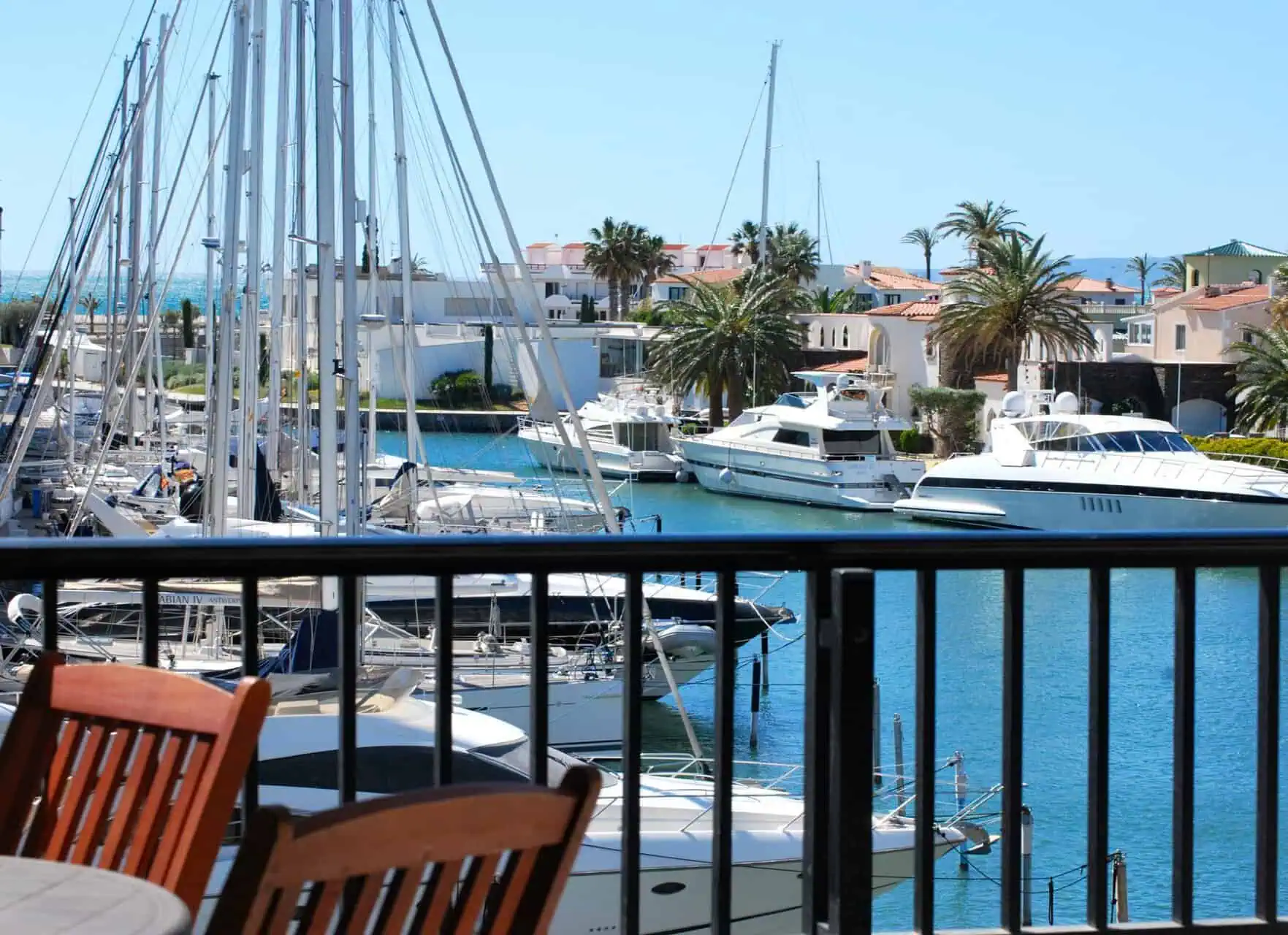 27102015162250_122 RESERVED: Beautiful luxury apartment located in the Main Port in Empuriabrava – Costa Brava North (option: private parking and storage room)