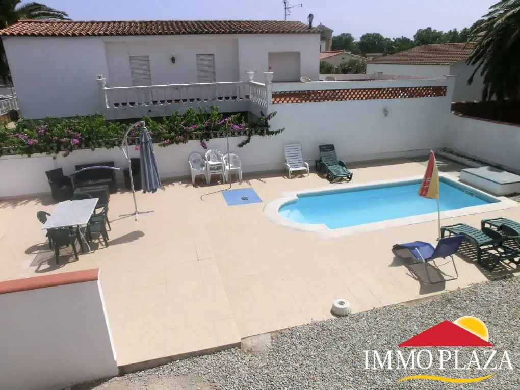 Beautiful villa with 2 apartments, private pool and private parking, on Marina Empuriabrava – Costa Brava – photo 2