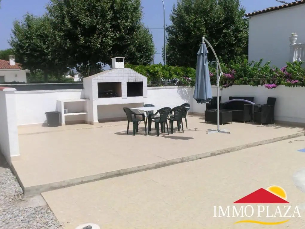 Beautiful villa with 2 apartments, private pool and private parking, on Marina Empuriabrava – Costa Brava – photo 4