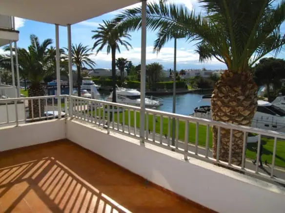 RESERVED: Beautiful apartment with large terrace, bright and located in the Port of Empuriabrava – Costa Brava – Spain