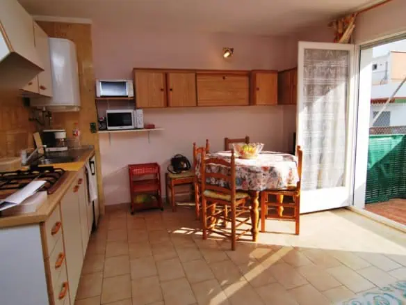 Apartment in 3rd line of the sea from the beach at Rosas, located next to the marina