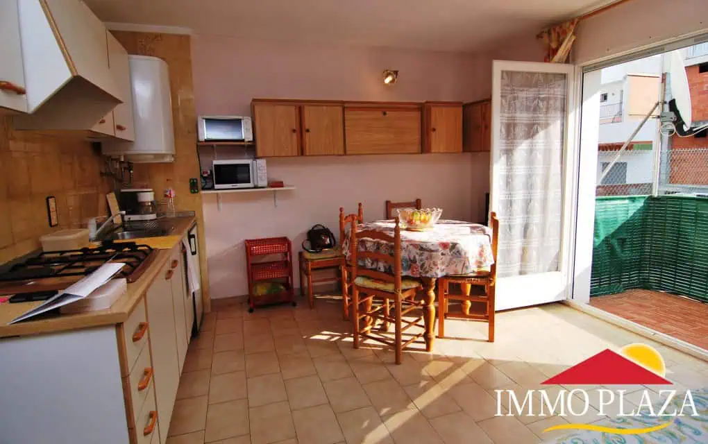 Apartment in 3rd line of the sea from the beach at Rosas, located next to the marina – photo 2