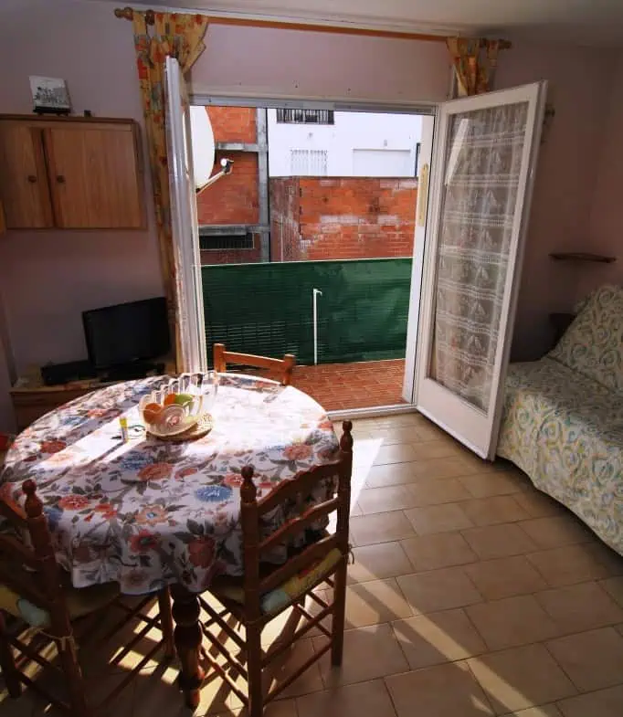Apartment in 3rd line of the sea from the beach at Rosas, located next to the marina – photo 6