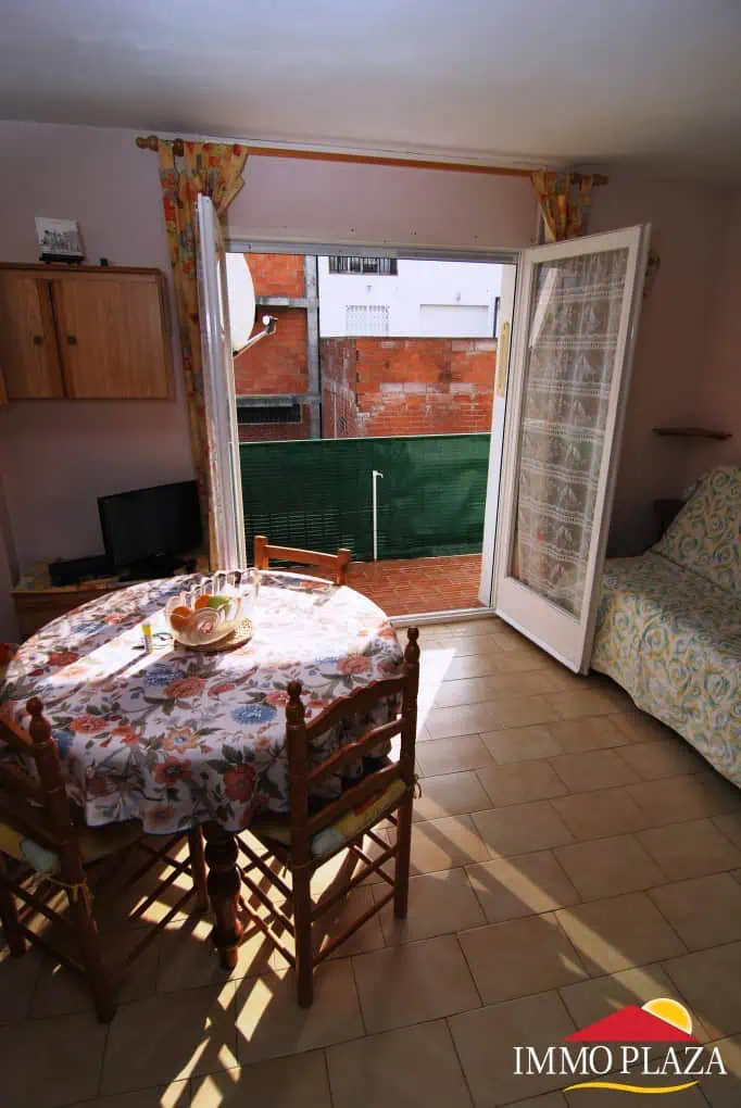 28102014112615_3076_IPA40 Apartment in 3rd line of the sea from the beach at Rosas, located next to the marina – photo 6