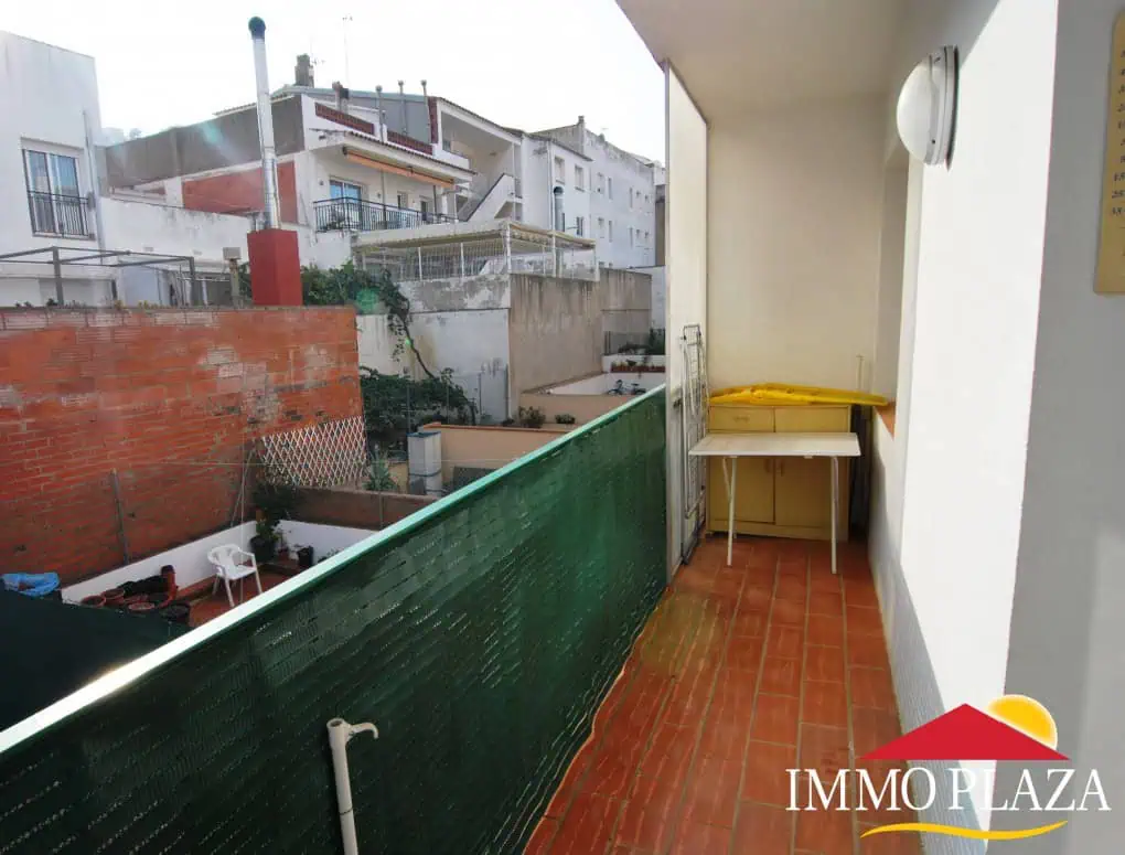 Apartment in 3rd line of the sea from the beach at Rosas, located next to the marina – photo 5