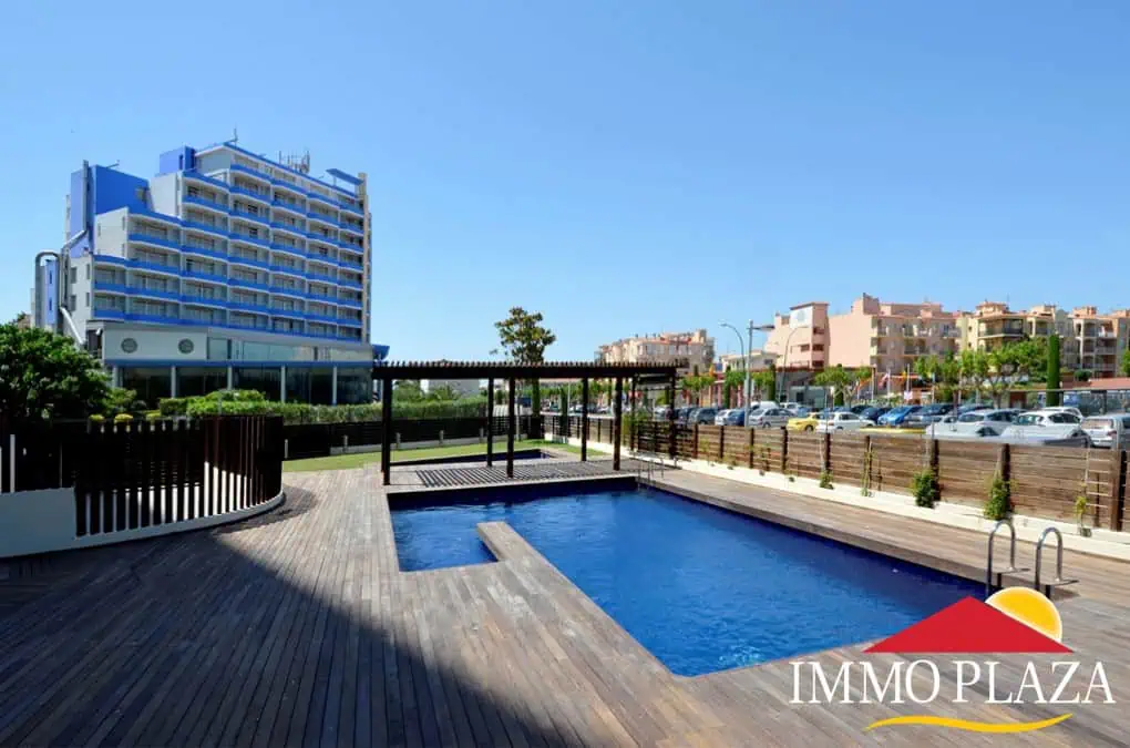 Spacious apartment in first sea line in Ampuriabrava with two large terraces and sea views, parking space optional – Bay of Roses – photo 6