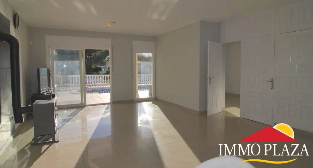 RESERVED: Beautiful south facing villa with 2 independent apartments and a mooring of 14x4M, on the Grand Canal Empuriabrava – Costa Brava North – photo 6