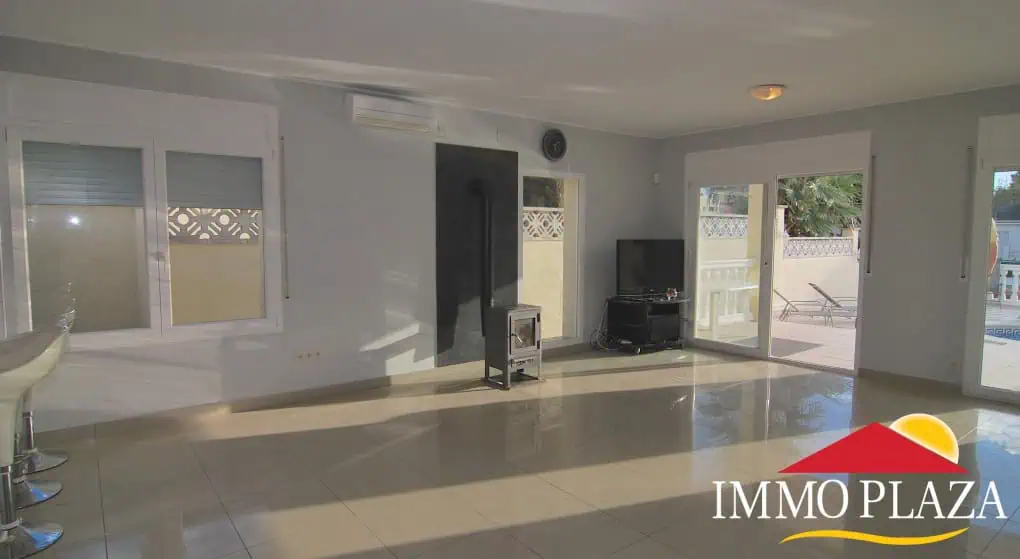 RESERVED: Beautiful south facing villa with 2 independent apartments and a mooring of 14x4M, on the Grand Canal Empuriabrava – Costa Brava North – photo 5