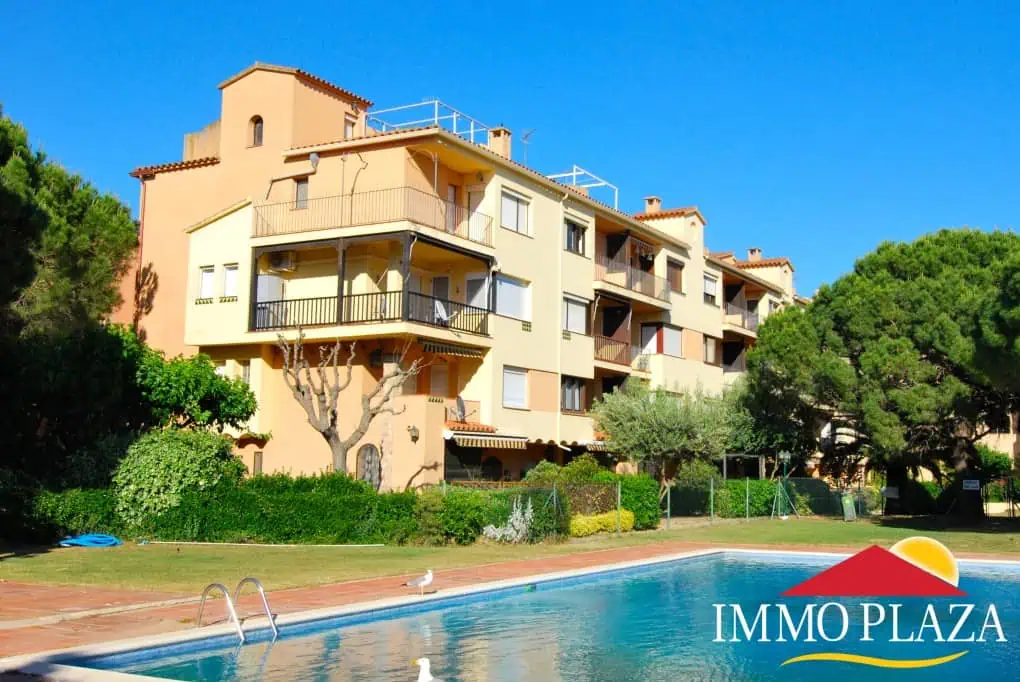 Apartment-duplex in 2nd line of sea, 4 bedrooms, 3 terraces in Empuriabrava – Costa Brava North – photo 2