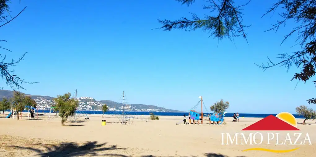 Apartment-duplex in 2nd line of sea, 4 bedrooms, 3 terraces in Empuriabrava – Costa Brava North – photo 3