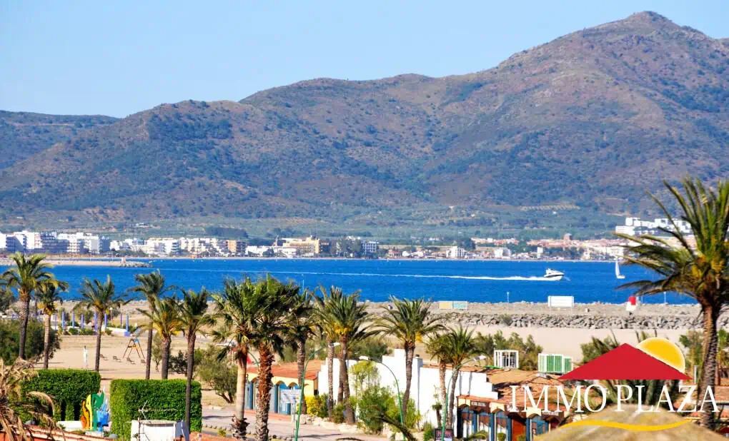 Apartment-duplex in 2nd line of sea, 4 bedrooms, 3 terraces in Empuriabrava – Costa Brava North – photo 6