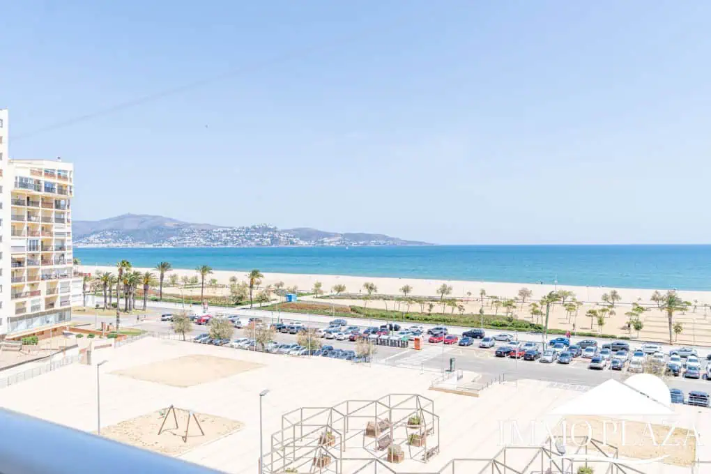 RESERVED: Apartment on the first line of the sea of 86m2 and 50m from the beach of Empuriabrava. – photo 15