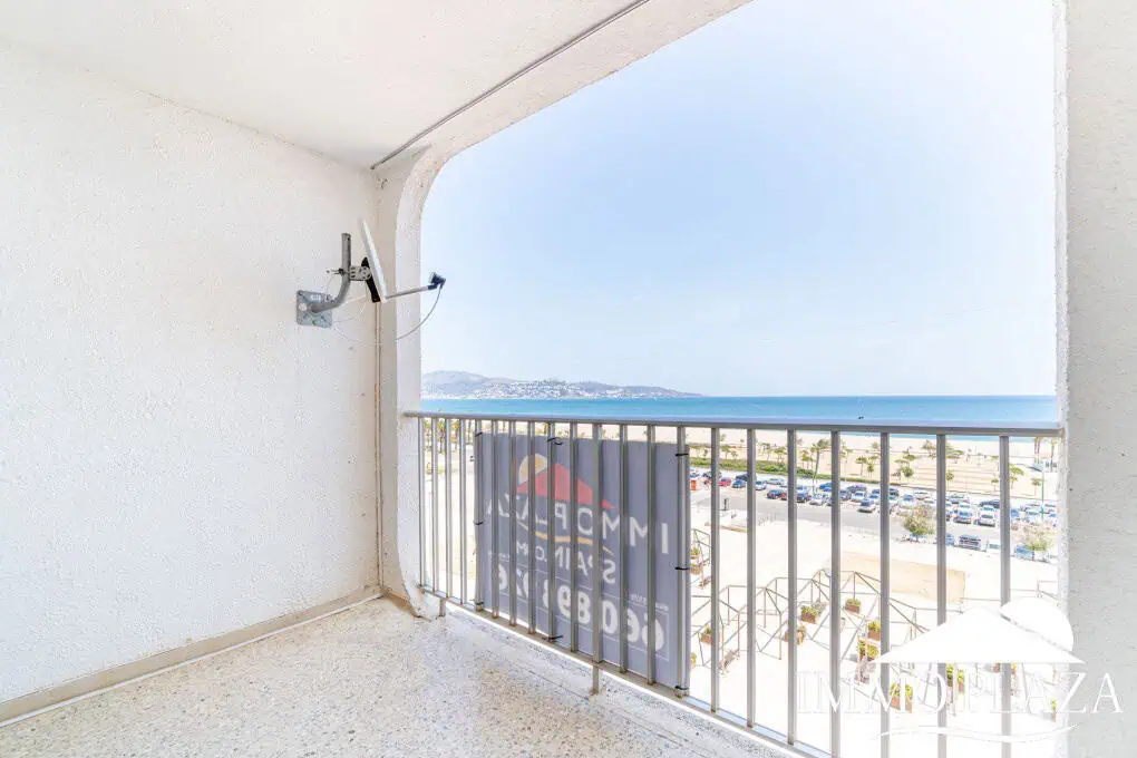 RESERVED: Apartment on the first line of the sea of 86m2 and 50m from the beach of Empuriabrava. – photo 14