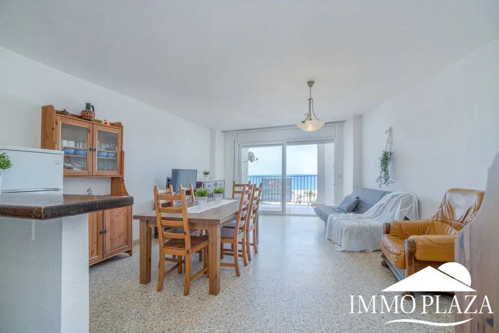 RESERVED: Apartment on the first line of the sea of 86m2 and 50m from the beach of Empuriabrava. – photo 2