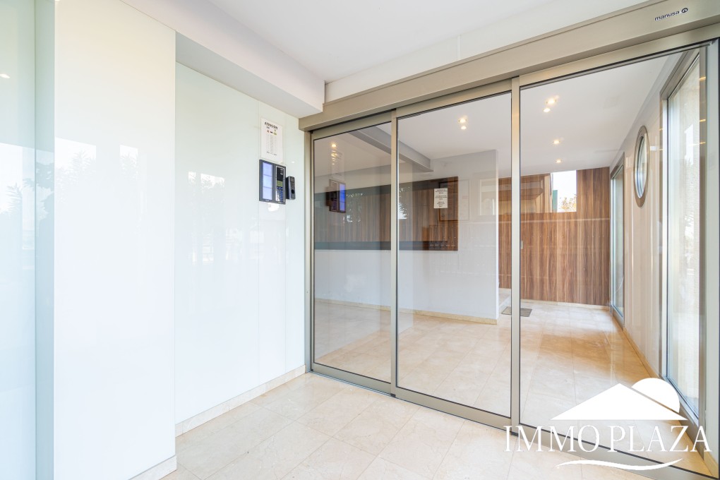Stunning sea view apartment! 2 large bedrooms, living room, bathroom, large terrace, beautiful building next to the beach! – photo 10