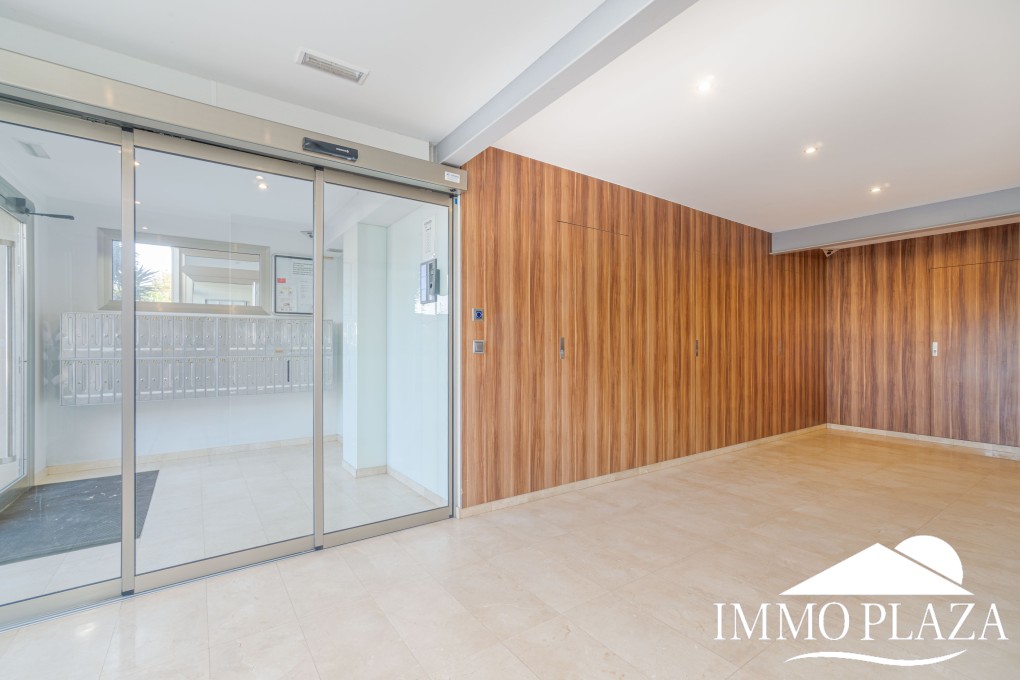 Stunning sea view apartment! 2 large bedrooms, living room, bathroom, large terrace, beautiful building next to the beach! – photo 13
