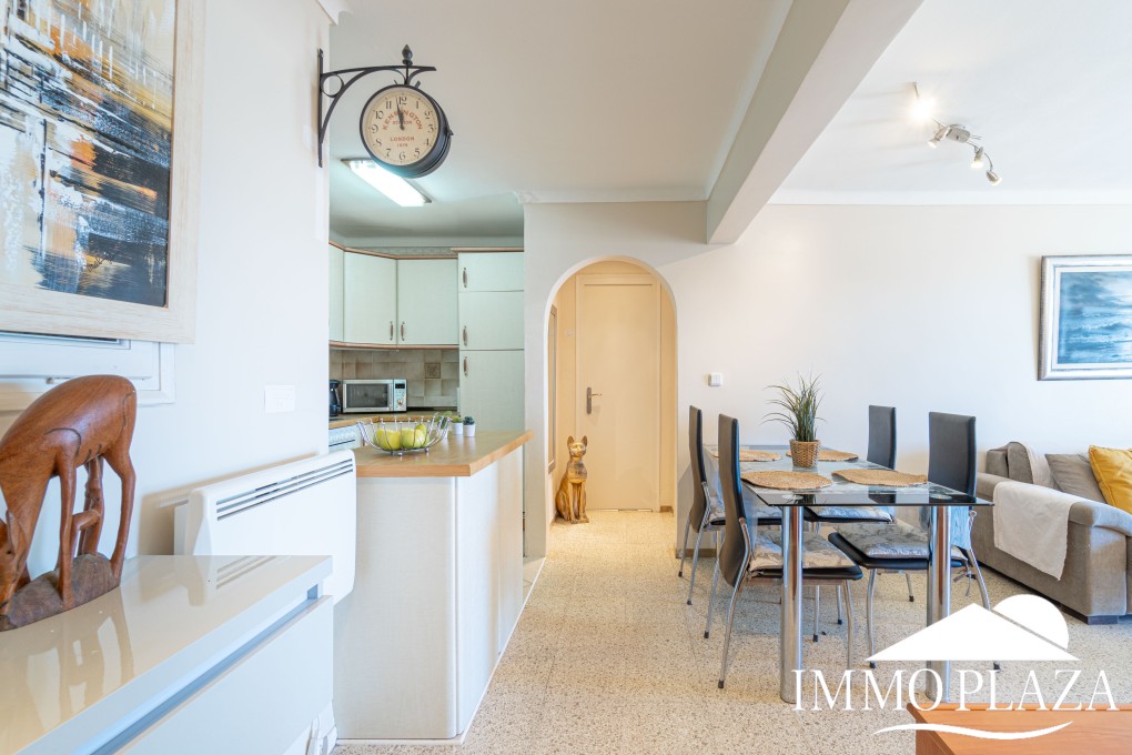 Stunning sea view apartment! 2 large bedrooms, living room, bathroom, large terrace, beautiful building next to the beach! – photo 14