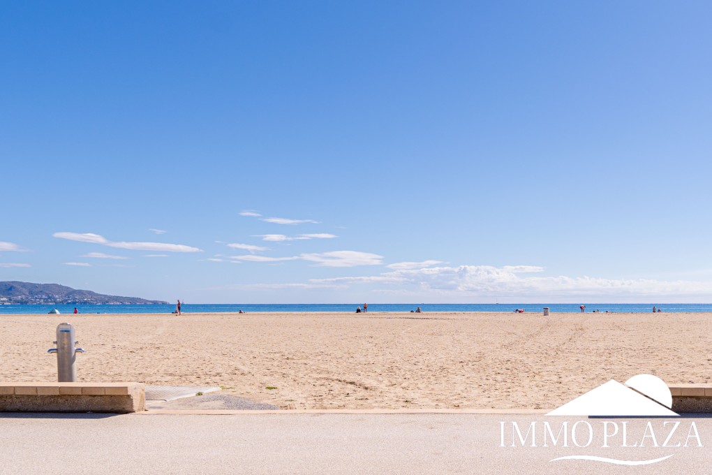 Stunning sea view apartment! 2 large bedrooms, living room, bathroom, large terrace, beautiful building next to the beach! – photo 38
