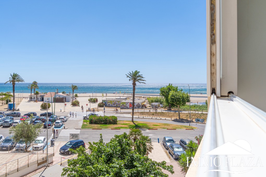 Stunning sea view apartment! 2 large bedrooms, living room, bathroom, large terrace, beautiful building next to the beach! – photo 31
