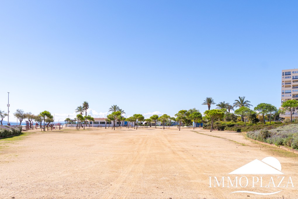Stunning sea view apartment! 2 large bedrooms, living room, bathroom, large terrace, beautiful building next to the beach! – photo 39