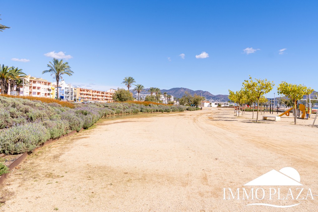 Stunning sea view apartment! 2 large bedrooms, living room, bathroom, large terrace, beautiful building next to the beach! – photo 41