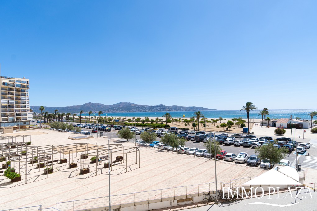 Stunning sea view apartment! 2 large bedrooms, living room, bathroom, large terrace, beautiful building next to the beach! – photo 42