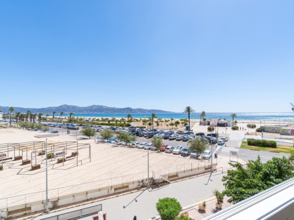 Stunning sea view apartment! 2 large bedrooms, living room, bathroom, large terrace, beautiful building next to the beach!