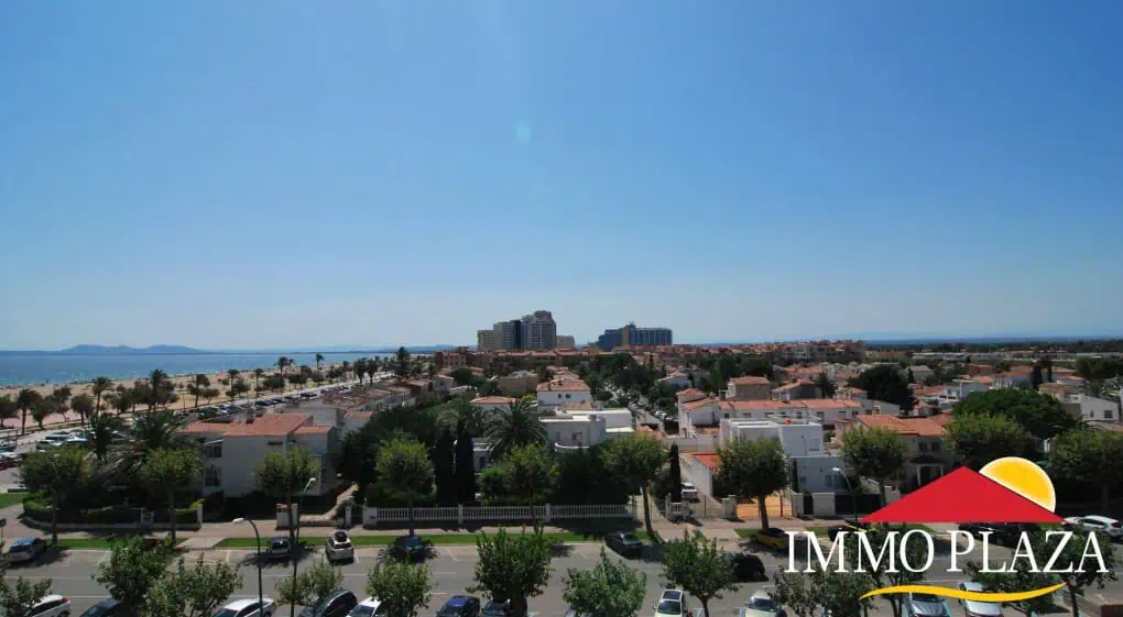 Spacious studio with stunning views over the Bay of Roses, located in Empuriabrava – photo 2
