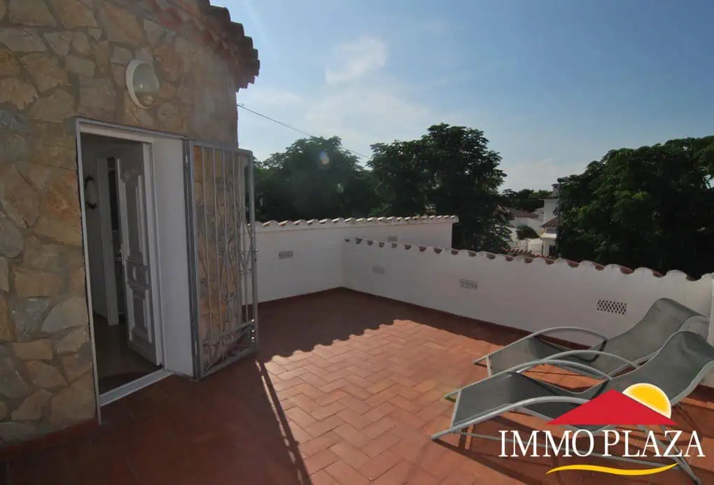 Beautiful renovated house with 3 bedrooms, a solarium and possibility of a swimming pool in Empuriabrava – Catalonia – Spain – photo 6
