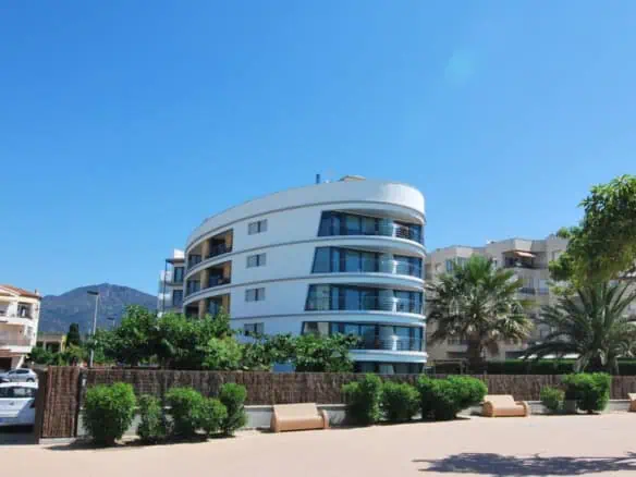 Beautiful luxury apartment in the second line with a private parking – Rosas “Salata” Costa Brava