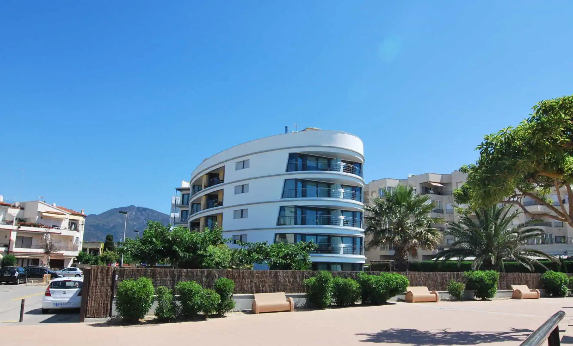 Beautiful luxury apartment in the second line with a private parking – Rosas “Salata” Costa Brava