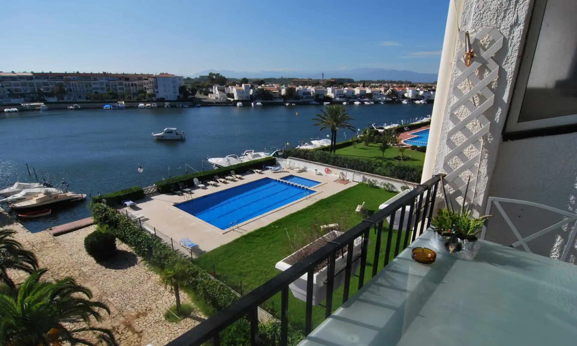 29102015161831_52 Beautiful apartment, south facing with views over the lake San Maurici of Ampuriabrava – Costa Brava