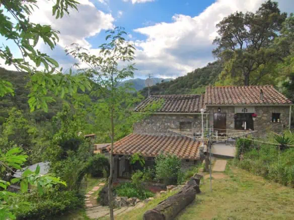 Peaceful idyllic farmhouse at the foot of the Pyrenees, including 6 hectares of land – Costabrava – Catalonia