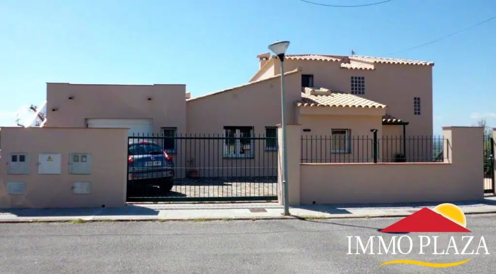 For sale: Spacious Villa with 7 bedrooms and 6 bathrooms, pool & garden – Pau – Costa Brava – photo 4