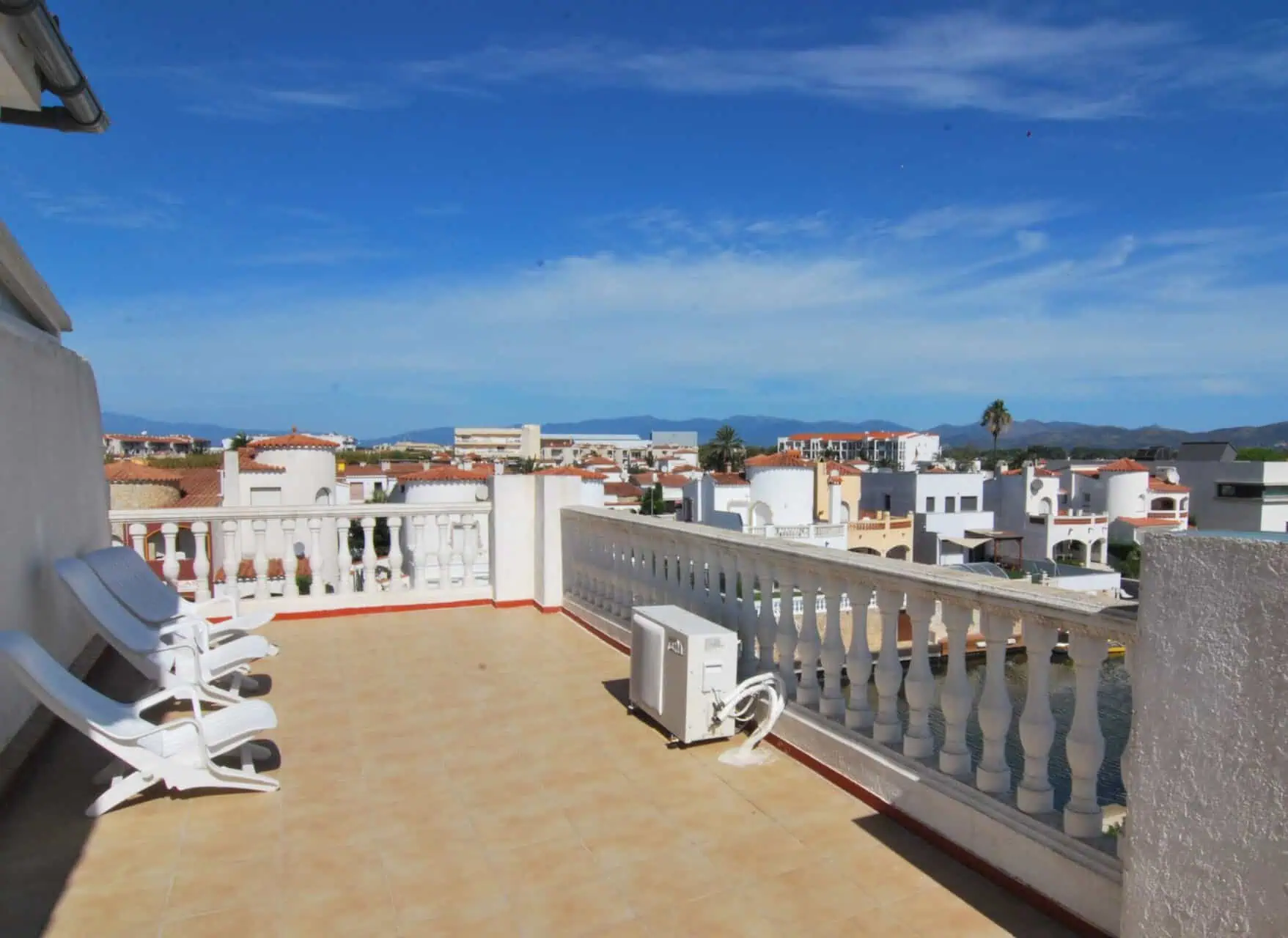 30052016160917_137 Beautiful apartment with 2 bedrooms, terrace of 45m2 and mooring 8 meters – Empuriabrava – Costa Brava
