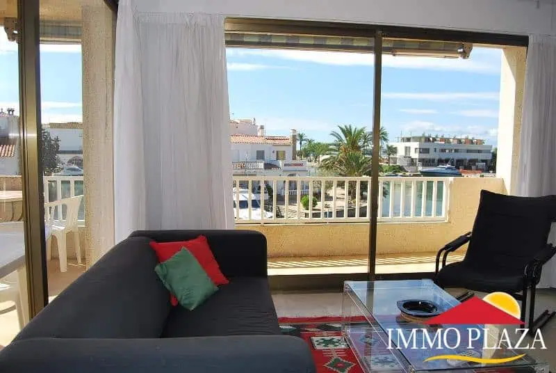 Sunny corner apartment with stunning views on the canals of Empuriabrava, close to Rubina-beach – photo 5