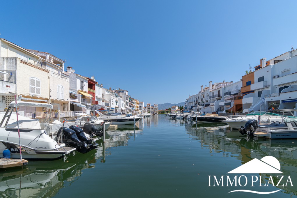 Canal view apartment, 3 bedrooms, 2 bathrooms, underground parking and private mooring, close to the beach and city center! – photo 40