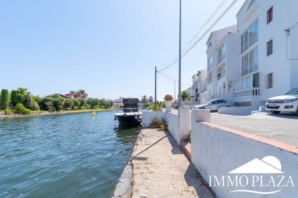 Canal view apartment, 3 bedrooms, 2 bathrooms, underground parking and private mooring, close to the beach and city center! – photo 41