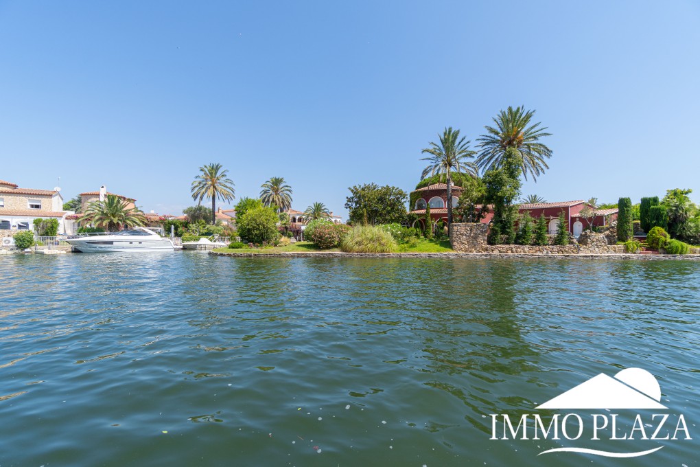 Canal view apartment, 3 bedrooms, 2 bathrooms, underground parking and private mooring, close to the beach and city center! – photo 43