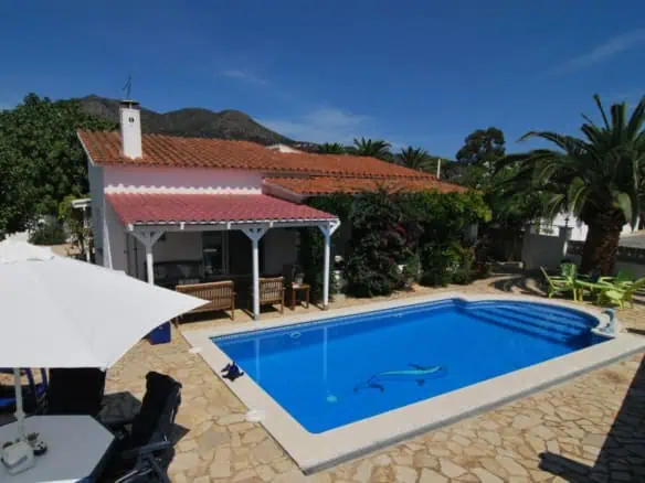 Typical spanish villa with pool, sunny and beautifully situated in Mas Bosca – Rosas – Catalonia