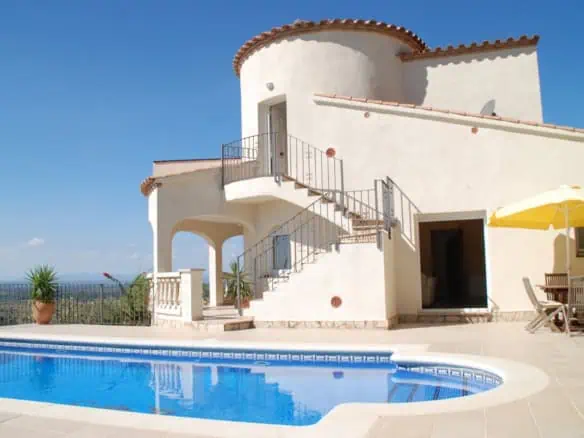 Beautiful south facing villa with magnificent views over the Bay of Roses in Can Isaac – Palau Saverdera