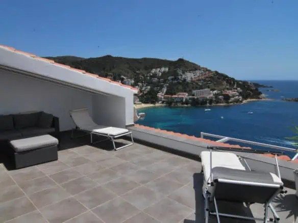 Beautiful house with 2 larges terraces overlooking the sea, an independent studio and a lift – Roses – Costa Brava