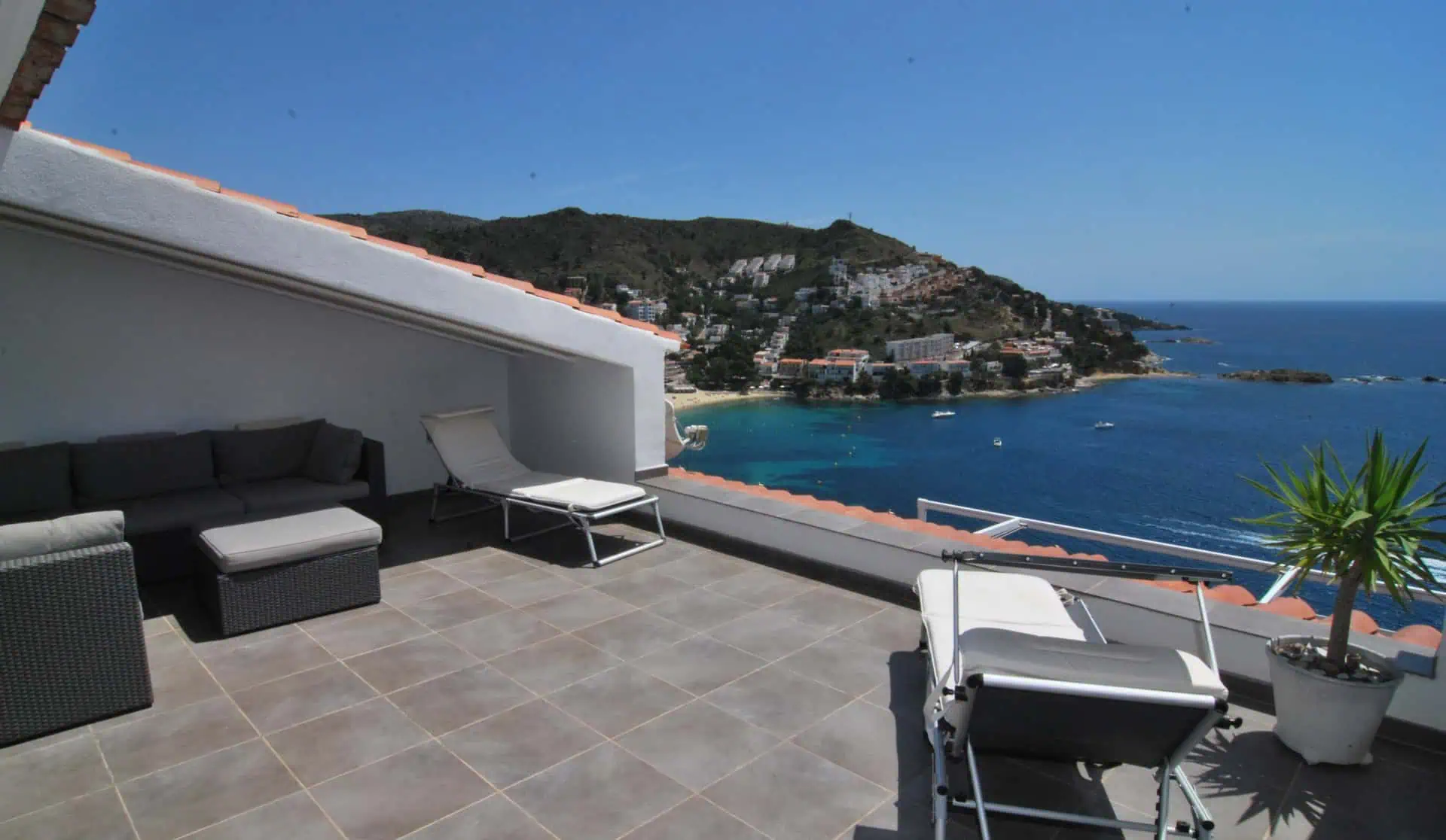 Beautiful house with 2 larges terraces overlooking the sea, an independent studio and a lift – Roses – Costa Brava
